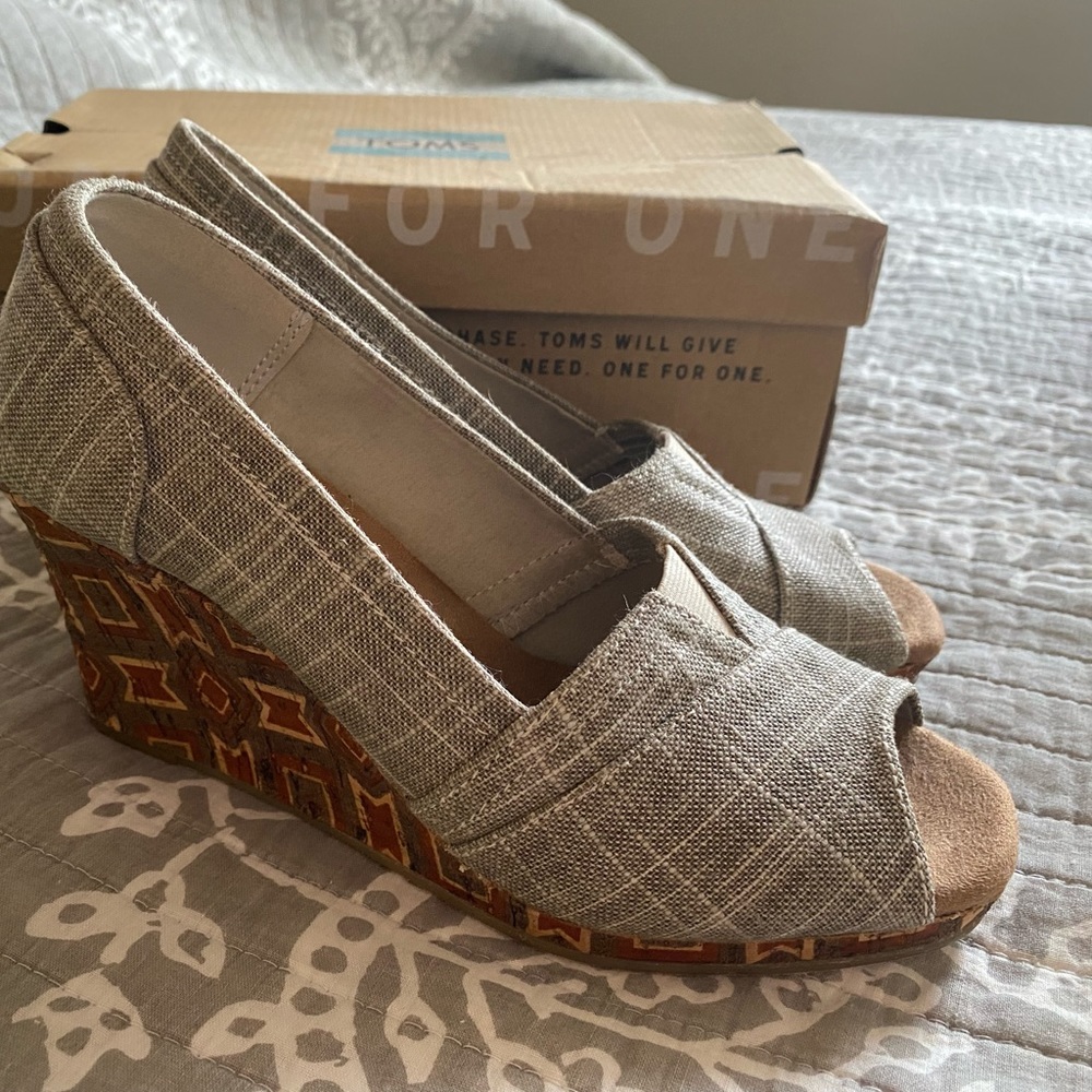 TOMS Classic Wedge Mettalic Linen with Cork